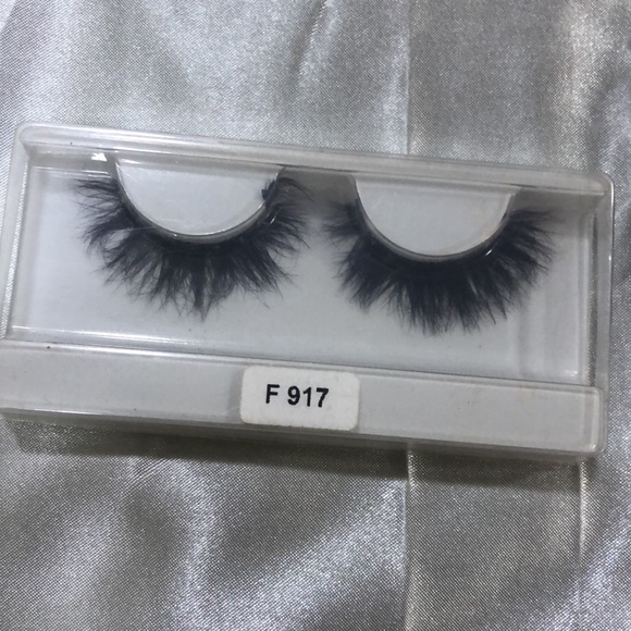 Eye lashes - Picture 3 of 10